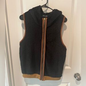 NWT Style Rack vest with hood size medium